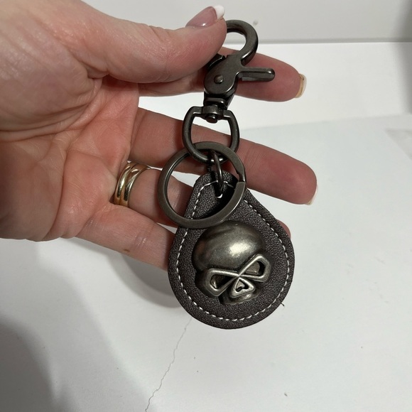 Other - 🔥Men’s faux leather keychain